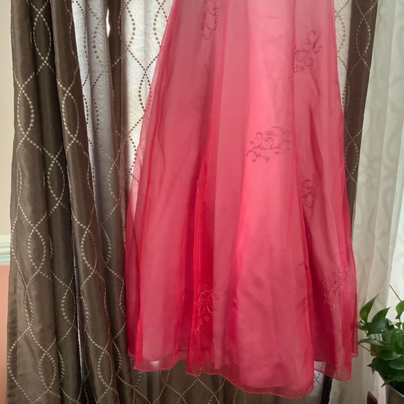 Gorgeous Sleeveless Prom Dress Fluffy Maxi - Picture 2 of 6